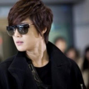 25f4e631dea1fac8207fe95b22e3785e_small - Kim Hyun Joong