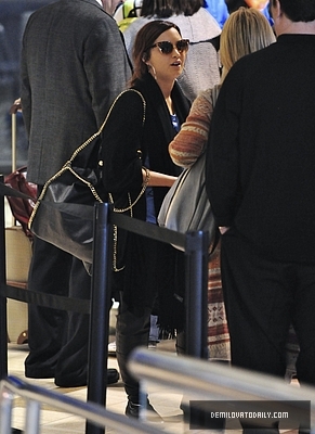 Demi (6) - Demitzu - 15 11 2011 - Departs from LAX Airport