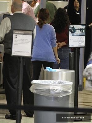 Demi (10) - Demitzu - 15 11 2011 - Departs from LAX Airport