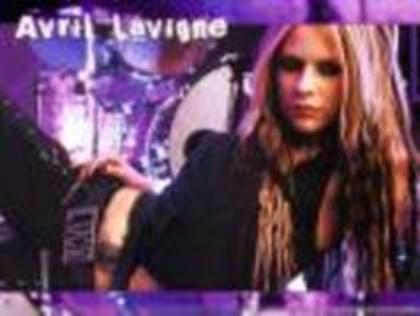 11547814_UIBBHHAMI - Avril Lavigne