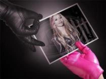 14076529_OJKIHJWUD - Avril Lavigne