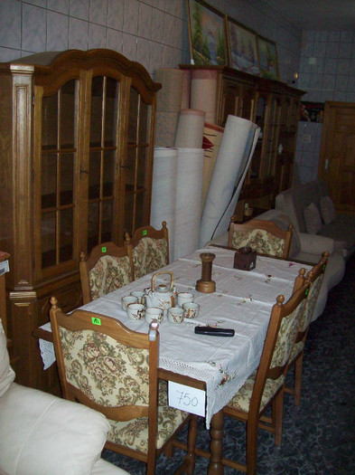 Picture 116 - vitrine lemn masiv  mese  scaune lemn masiv