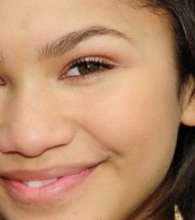 zendaya-backpack-delivery-12-740x1106_005 - puzzle zendaya coleman