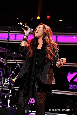 Demitzu (67) - Demitzu - 09 12 2011 - Z100s Jingle Ball 2011