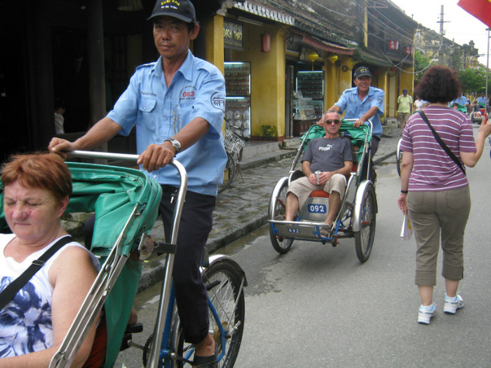 Prin Hoi An se merge cu ricsa