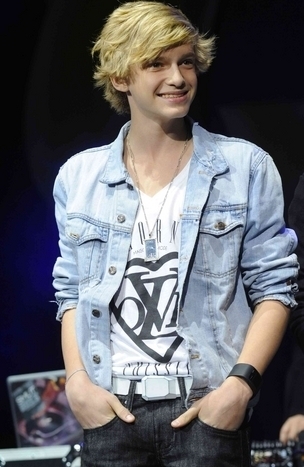 Cody-Simpson-3-cody-simpsonn-18627570-304-467