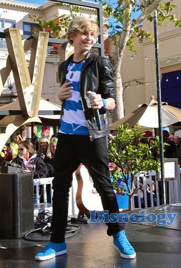 Cody-Simpson-The-Grove-1 - POZE CU CODY SIMPSON