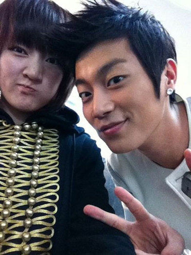 missa-jia-takes-picture-with-beast-du-jun - Jia