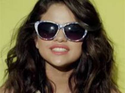 descărcare (6) - Selena Gomez Hit the Lights si poze noi