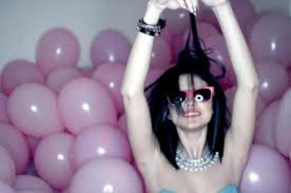 images (29) - Selena Gomez Hit the Lights si poze noi