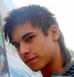 iubi meu; el e iubi meu:ALEX,are 16 ani si suntem impreuna de cand aveam 11 ani
