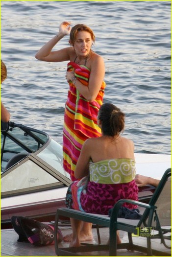 miley-cyrus-bikini-liam-hemsworth-17 - Miley and Liam - love