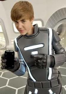 images (5) - Justin Bieber Si robotelul