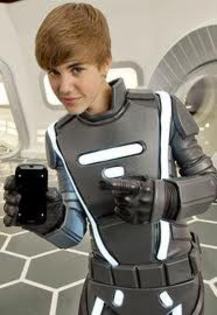 images (6) - Justin Bieber Si robotelul