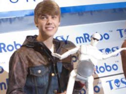 images (18) - Justin Bieber Si robotelul