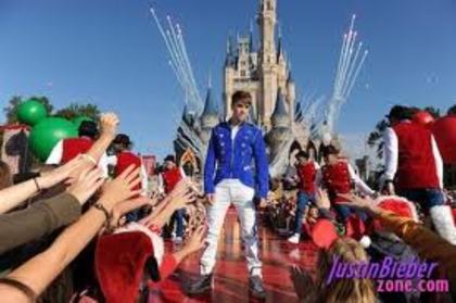 descărcare - Justin Bieber at Disney World 2011