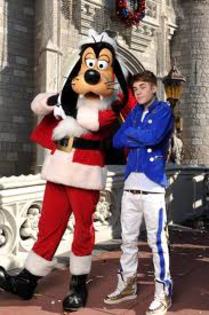 images - Justin Bieber at Disney World 2011