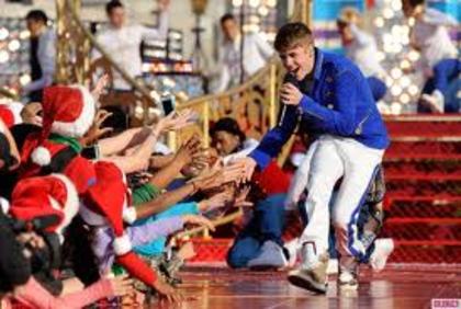 images (5) - Justin Bieber at Disney World 2011