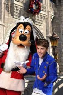 images (6) - Justin Bieber at Disney World 2011