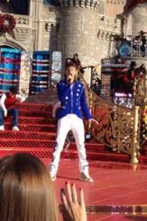 images (8) - Justin Bieber at Disney World 2011