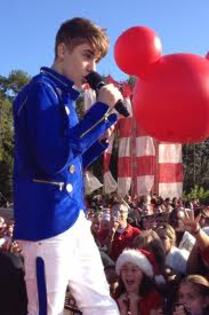 images (10) - Justin Bieber at Disney World 2011