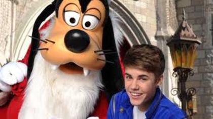 images (11) - Justin Bieber at Disney World 2011