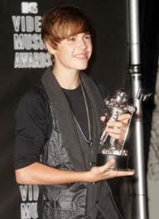 images (2) - Justin Bieber Awards