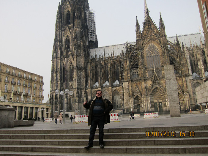 domul din KÖLN; in köln traiesc si locuiesc  din 1987
