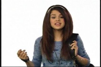 Selena-Gomez-Old-Disney-Channel-Intro-selena-gomez-12416505-400-266 - selena  gomez