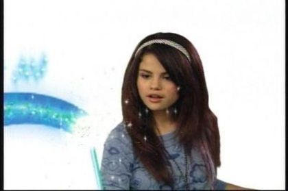 Selena-Gomez-Old-Disney-Channel-Intro-selena-gomez-12416531-400-266 - selena  gomez
