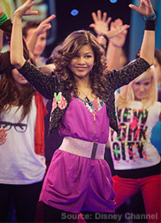 shake-it-up-intext2 - zendaya coleman