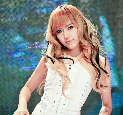 30045_118191894876186_113141572047885_191877_5904936_n - Jessica