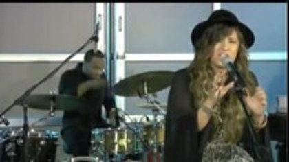 Demitzu (123) - Demilush - My Love is Like a Star live VH1 Captures
