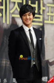 thumb_boys_before_flowers_c04