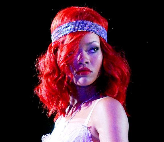 309717_191995604204478_148451948558844_451116_1441871640_n - Rihanna