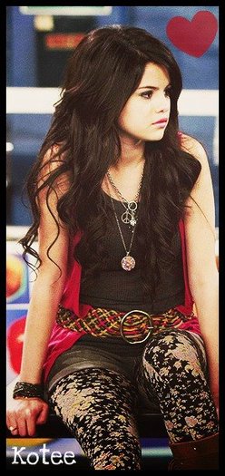 315074_110602765721250_100003145802814_61740_2113341679_n - Selena Gomez 4