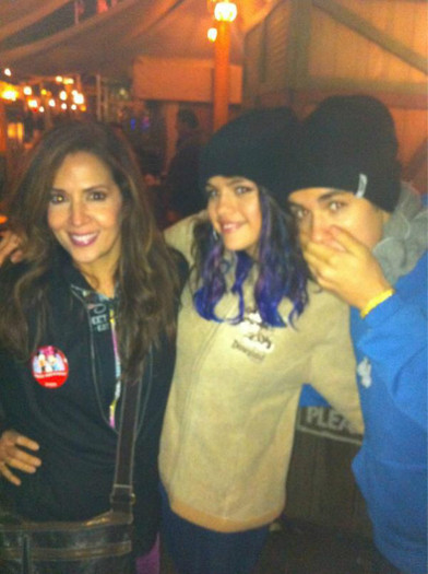 409242_284504294938580_119049044817440_699742_1123482426_n - Selena Gomez 4