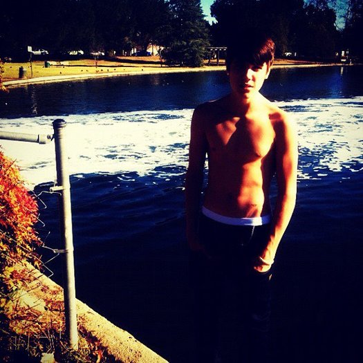400464_10150482954276701_7245371700_8946975_1758598496_n - Justin Bieber 4