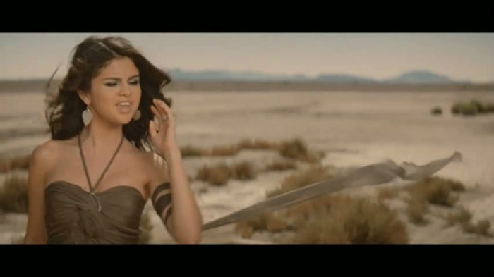 61088100_NHGXQNY - x-Selena-Gomez-And-The-Scene-A-Year-Without-Rain