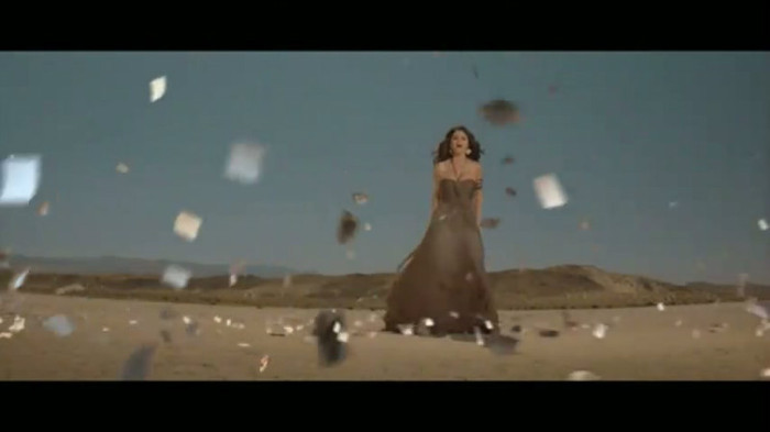 61089955_DGWSJIY - x-Selena-Gomez-And-The-Scene-A-Year-Without-Rain