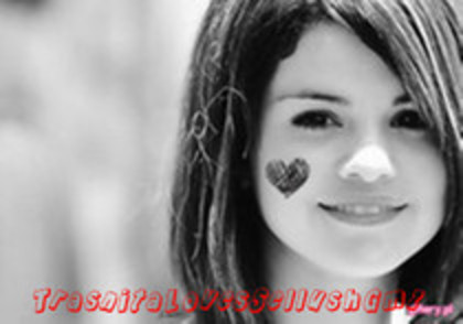 49212208_VTAIGGBNW - Selena Gomez