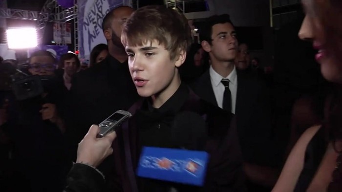 Debby Ryan Meets Justin Bieber At Never Say Never Movie Premiere 0909