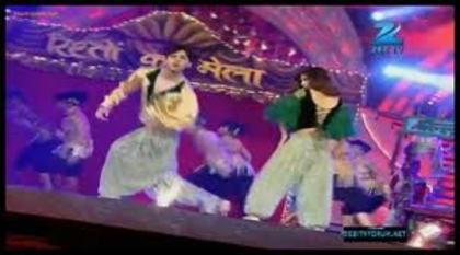 images (5) - Sara Khan dance In Zee Rishte Awards