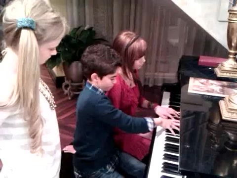 Debby Ryan gives Cameron a quick piano lesson 003 - Gives - Cameron - a - quick - piano - lesson