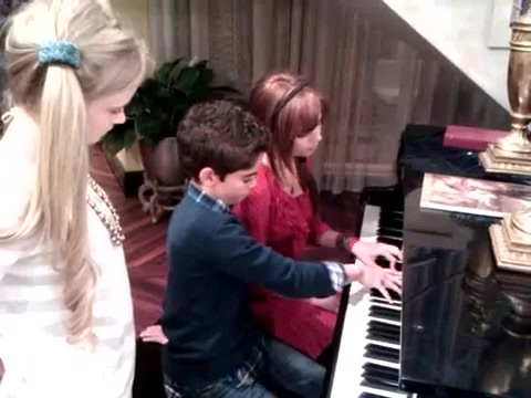Debby Ryan gives Cameron a quick piano lesson 004 - Gives - Cameron - a - quick - piano - lesson