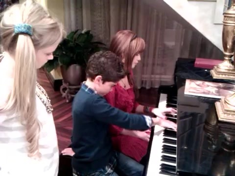 Debby Ryan gives Cameron a quick piano lesson 010 - Gives - Cameron - a - quick - piano - lesson