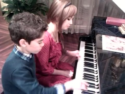 Debby Ryan gives Cameron a quick piano lesson 181 - Gives - Cameron - a - quick - piano - lesson