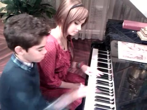 Debby Ryan gives Cameron a quick piano lesson 183 - Gives - Cameron - a - quick - piano - lesson