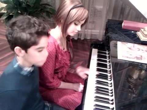 Debby Ryan gives Cameron a quick piano lesson 184 - Gives - Cameron - a - quick - piano - lesson