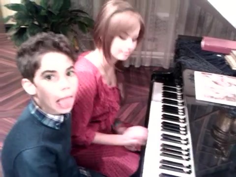 Debby Ryan gives Cameron a quick piano lesson 187 - Gives - Cameron - a - quick - piano - lesson